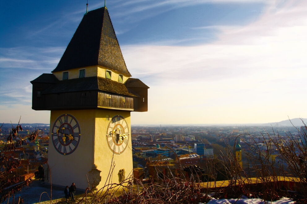 Der Schlossberg mit Aussicht auf die Stadt Graz; © 955169 auf Pixabay