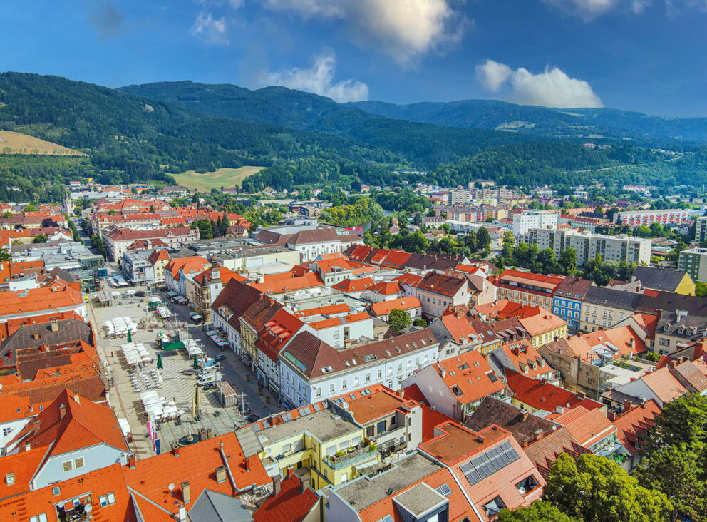 Blick auf den Hauptplatz in Leoben von oben; © Büko