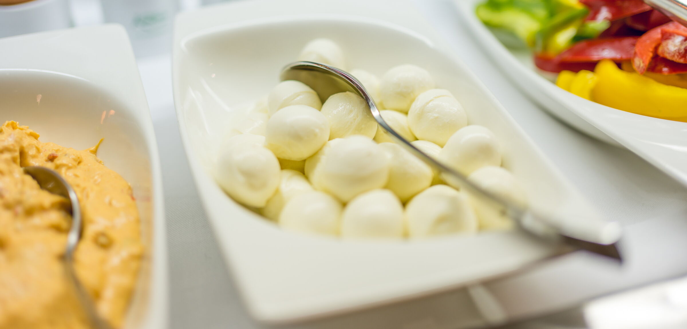 Mini-Mozzarella beim Frühstücksbuffet