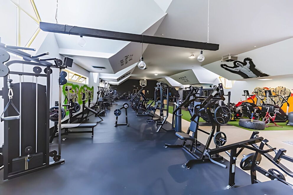 The strength area in Sam's Gym in Leoben - guests of the Hotel Kongress can train here free of charge