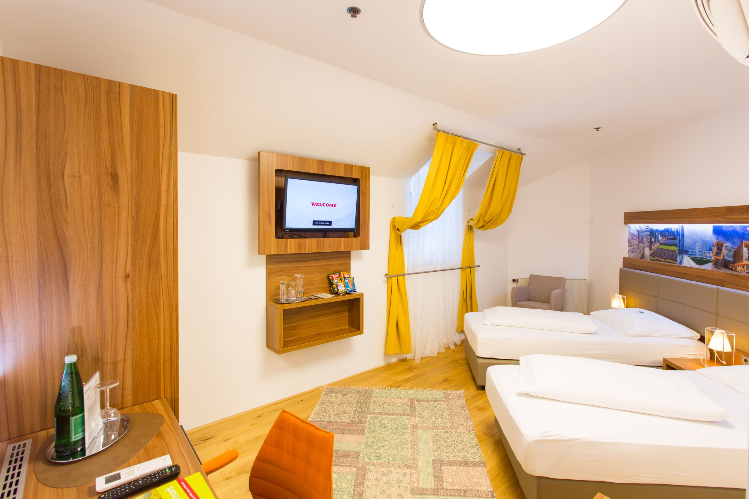 zwei Twin sized Betten im Business Zimmer