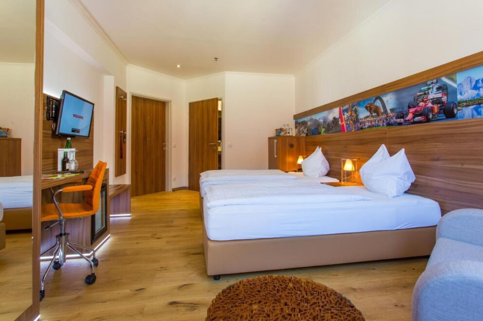 zwei Betten im Design for All Zimmer