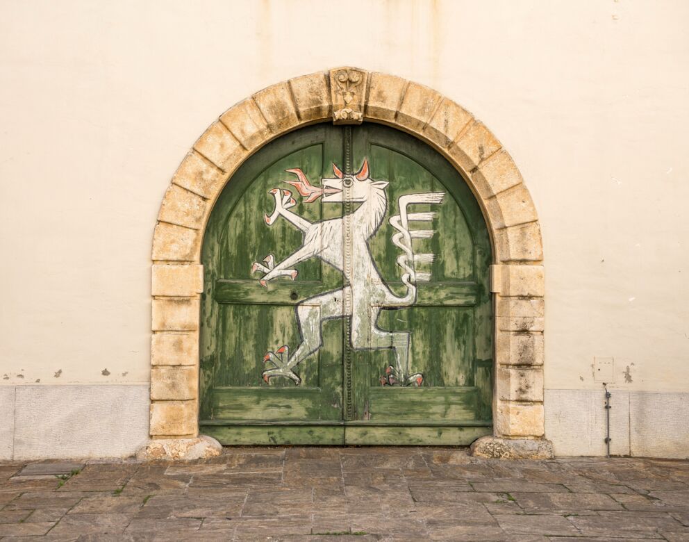 Das Graz-Stadtwappen am Landeszeughaus; © Leonhard Niederwimmer auf Pixabay