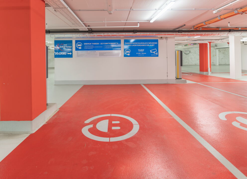 Tiefgaragenparkplätze mit E-Ladestationen