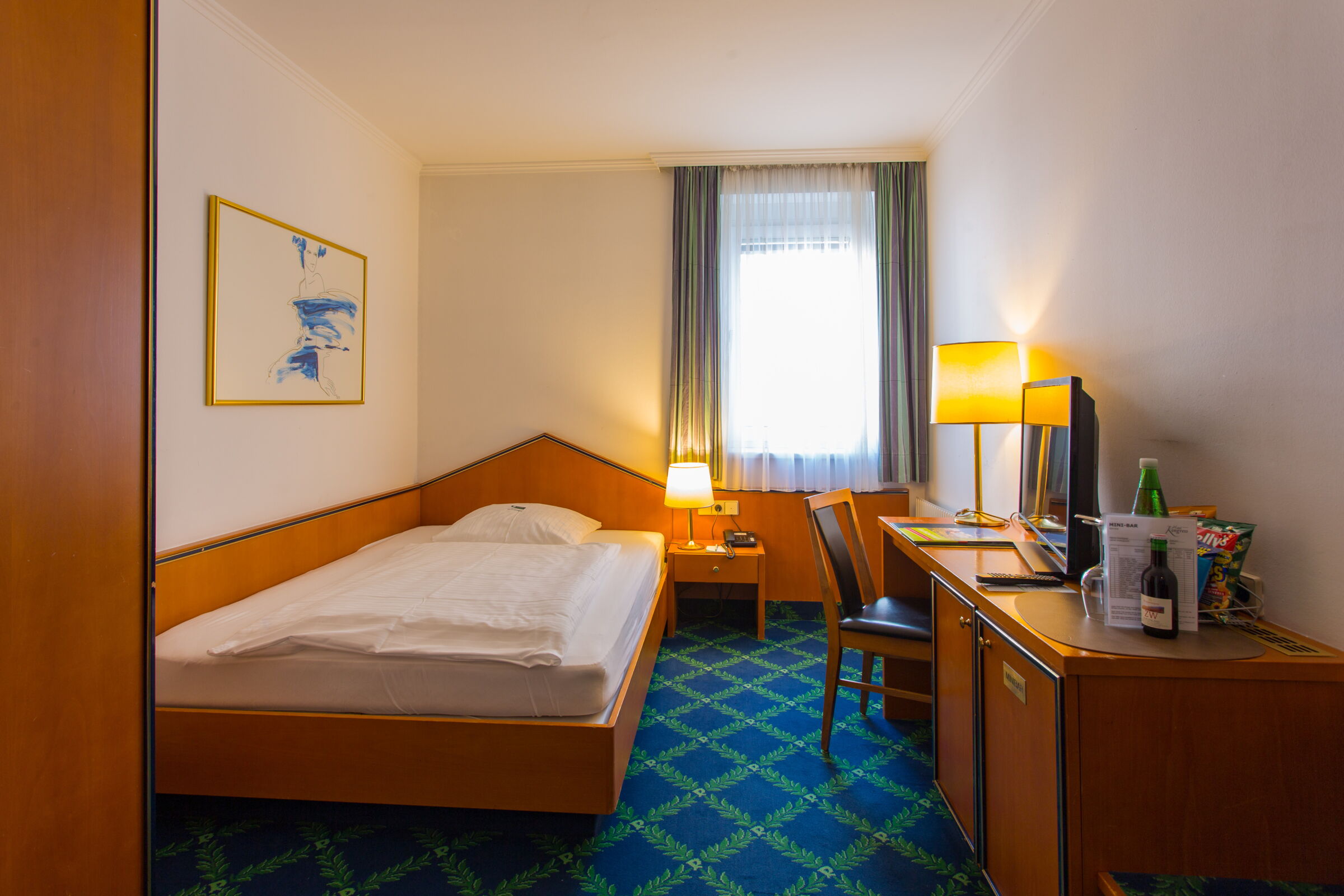 Single bed room with blue carpet