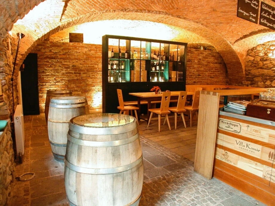 Interior design of the "Schwarzer Hund" wine bar; © Weinlaube
