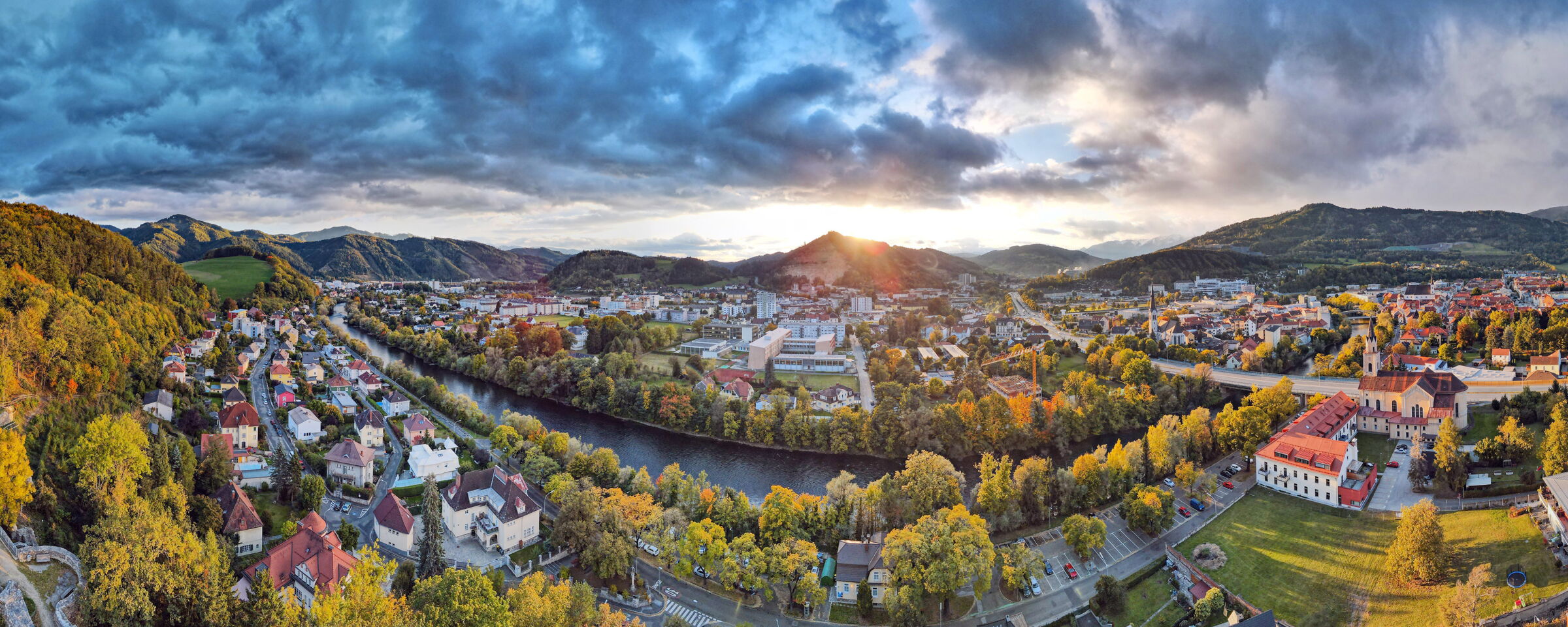 Drohnenaufnahme von der Stadt Leoben; © Büko