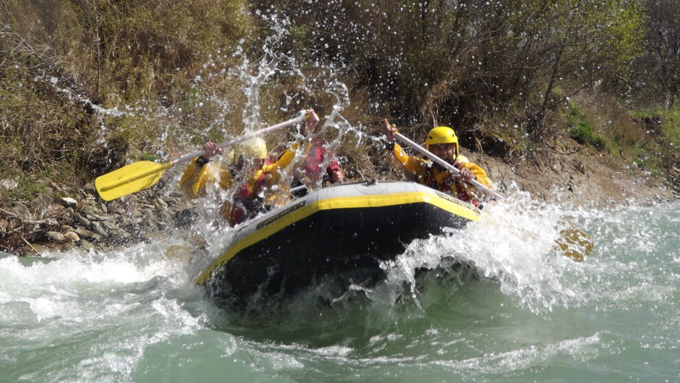 Eine Raftinggruppe auf der Mur; © Marboon auf Pixabay